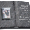 Kristallfoto mit Facettenschliff auf Granitbuch
