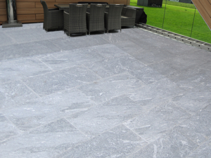 Nero Santiago - Granit, geflammt & gebürstet