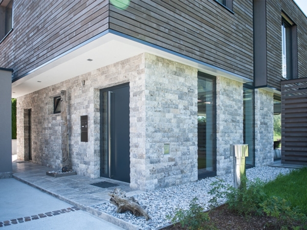 Silver_Travertin-PRAG-Haus